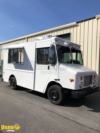 Freightliner Mobile Kitchen Food Truck