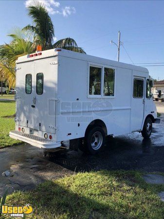 2002 Workhorse Mobile Kitchen Food Truck