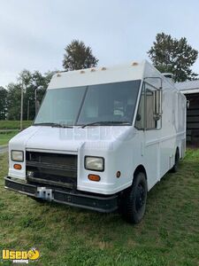 2000 Freightliner MT35 Step Van Kitchen Food Truck with Pro-Fire System