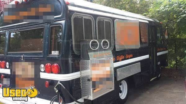 1992 - Chevrolet Bluebird Mobile Restaurant / Kitchen