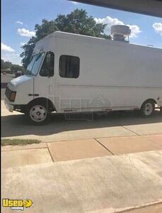 2001 Workhorse Mobile Kitchen Food Truck with Restaurant-Grade Equipment