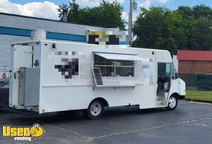 2005 28' Utilimaster Workhorse Diesel Food Truck with Pro-Fire Suppression