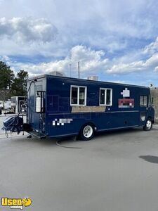 2001 - 22' International Step Van Diesel Kitchen Food Truck