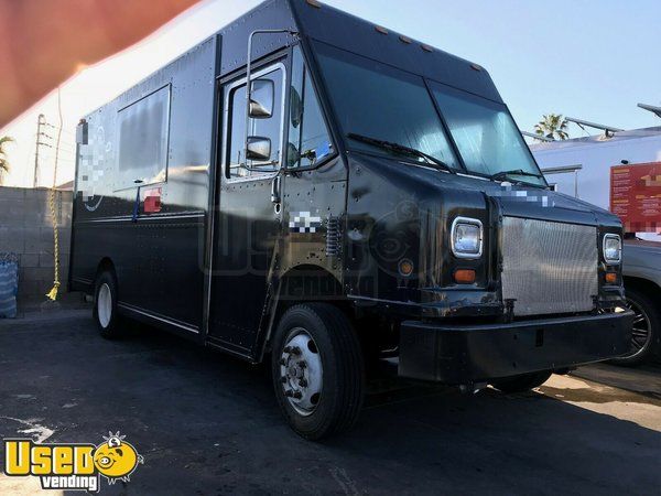 2000 Freightliner MT45 Mobile Kitchen Food Truck