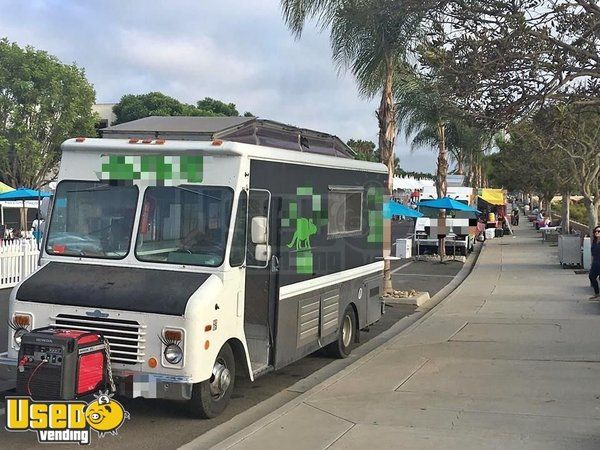 22' GMC P30 Mobile Kitchen Used Food Truck