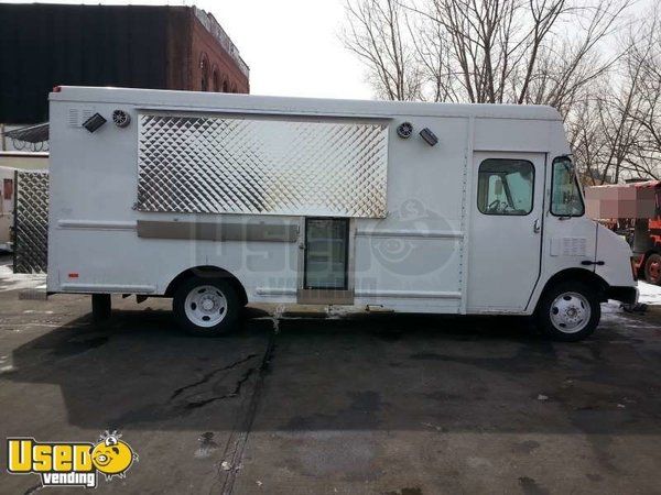 2000 - Chevy Workhorse Food Truck with Brand New Kitchen