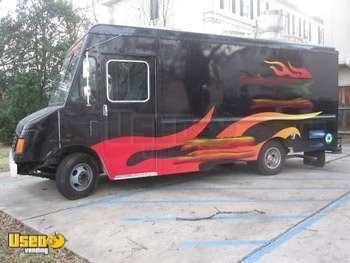 16' 2004 Gourmet Food Concession Workhorse Catering Truck