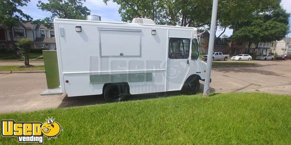 2003 Workhorse Diesel P42 Food Truck with an Unused Loaded Kitchen