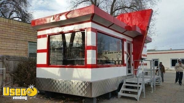 Dine-In 10' x 25' Mobile Kitchen Concession Trailer