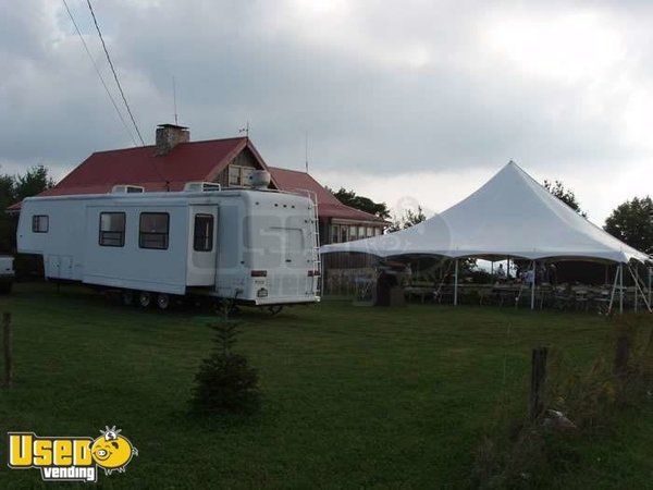 1999 - 40-FT MOBILE KITCHEN / RESTAURANT