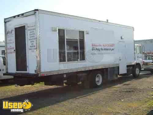 Mobile Kitchen / 1985 Mack Diesel Truck