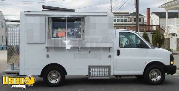 2004 - GMC Savannah G3500 Mobile Kitchen Food Truck