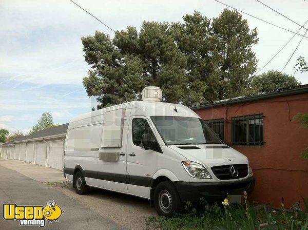 2010 - 14' Extended Mercedes Benz Sprinter  Food Truck