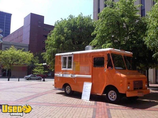 1989 - Chevy P30 Mobile Kitchen Food Truck