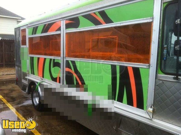 1993 - 22' x 8' Chevrolet P30 Mobile Kitchen Wyss Food / Catering Truck