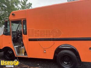 Fully Equipped - 18.5' GMC P3500 Step Van Kitchen Street Food Truck