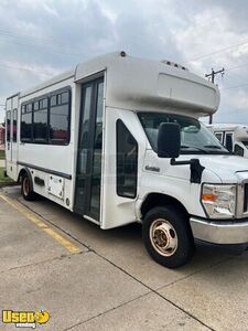 Like New - 2013 Ford E-450 Super Duty Ice Cream/Shaved Ice Truck