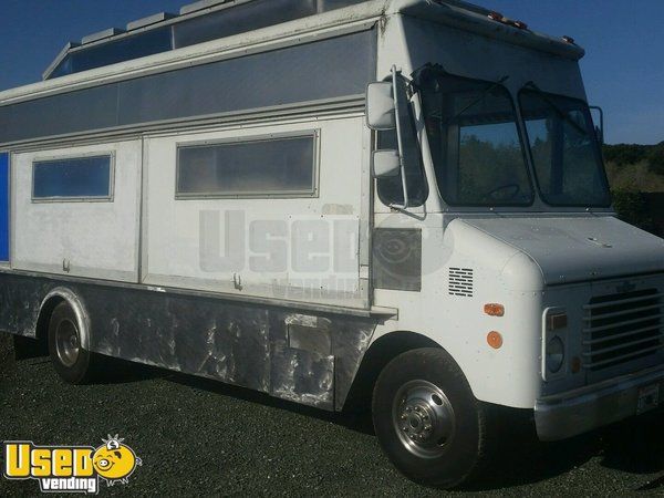 Chevy P30 Food Truck