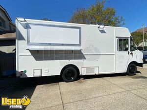 2007 18' Workhorse Utilimaster W42 Insignia Approved Kitchen Food Truck