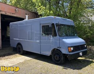 2001 Workhorse P42 Wood Fired Pizza Food Truck Mobile Food Unit