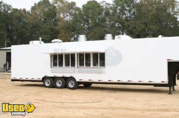 2010 - 36' Tri-Axle Concession Trailer