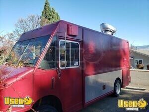 Loaded Nice Turbo Diesel Freightliner MT45 Mobile Kitchen Food Truck