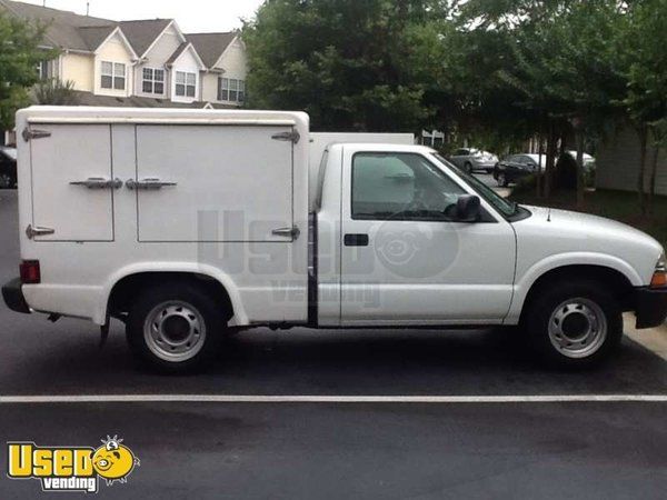 Chevy S10 w/70/30 Hot Shot Catering Box