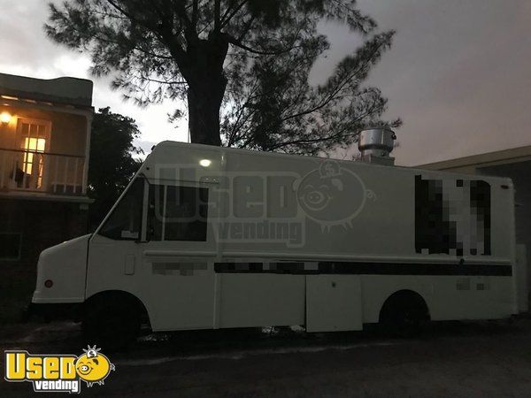 2004 United Food Trucks Inc. Workhorse Food Truck with Commercial 2018 Kitchen