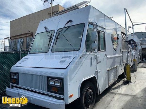 2000 25' Freightliner Step Van Kitchen Food Truck with Pro Fire Suppression