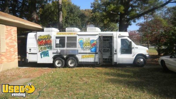 1996 - 28' Custom Mobile Kitchen Truck