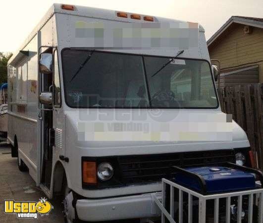 2003 - Chevy Workhorse Food Truck / Mobile Kitchen