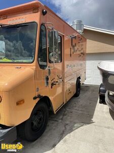 2001 Workhorse P30 Diesel 15' Step Van All-Purpose Food / Beverage Truck