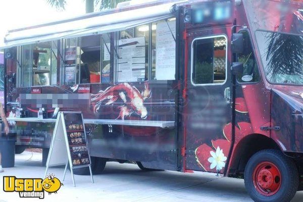 2005 - 27.5' x 9' x 11.5' Gourmet Food Catering Truck