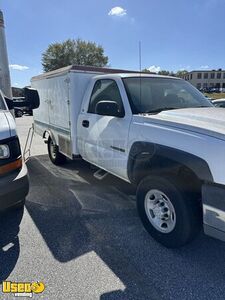 2005 Chevrolet 2500 Canteen Lunch Serving Food Truck with Hot and Cold Compartments