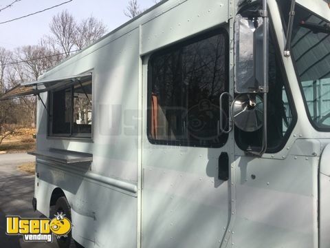 2003 Freightliner Food Truck