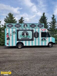 PROFESSIONALLY BUILT - 2004 25' Ford Utilimaster Soft Serve Ice Cream Truck