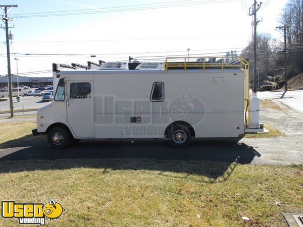 Chevy P30 Food Truck