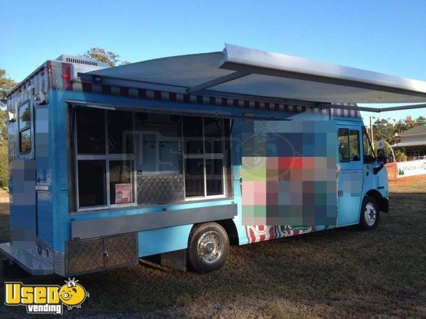 2006- 28' Freightliner StepVan Custom Food Truck / Ice Cream Truck