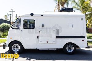 LOW MILES - Vintage 1957 19' Grumman Olson Chevrolet Ice Cream Truck
