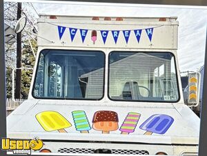 Low Original Miles Diesel Chevrolet P30 Ice Cream Truck Turnkey Mobile Vending Unit
