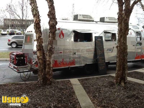 1970 - Vintage Airstream Land Yacht Trailer Concession Conversion