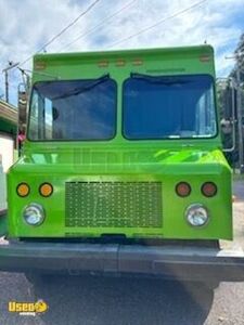 2004 Workhorse Mobile Ice Cream Truck / Dessert Truck