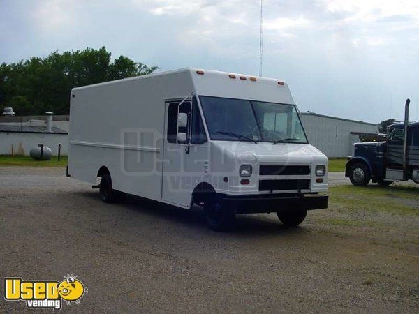 2006 - 18 ft. Ford Utilimaster Step Van Truck